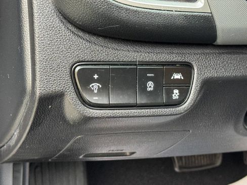 Used 2022 Kia Seltos LX image 23