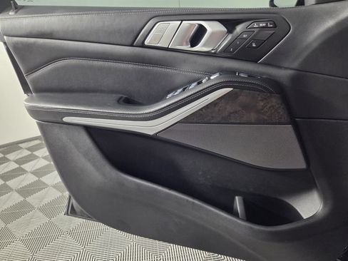 Used 2021 BMW X7 xDrive40i w/ M Sport Package AWD/4WD image 19