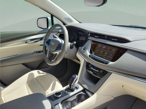 Used 2024 Cadillac XT5 Premium Luxury w/ Technology Package AWD/4WD image 19