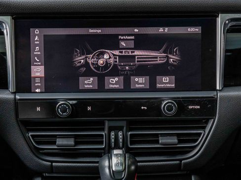 Used 2022 Porsche Macan image 12