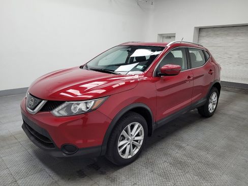 Used 2018 Nissan Rogue Sport SV image 2