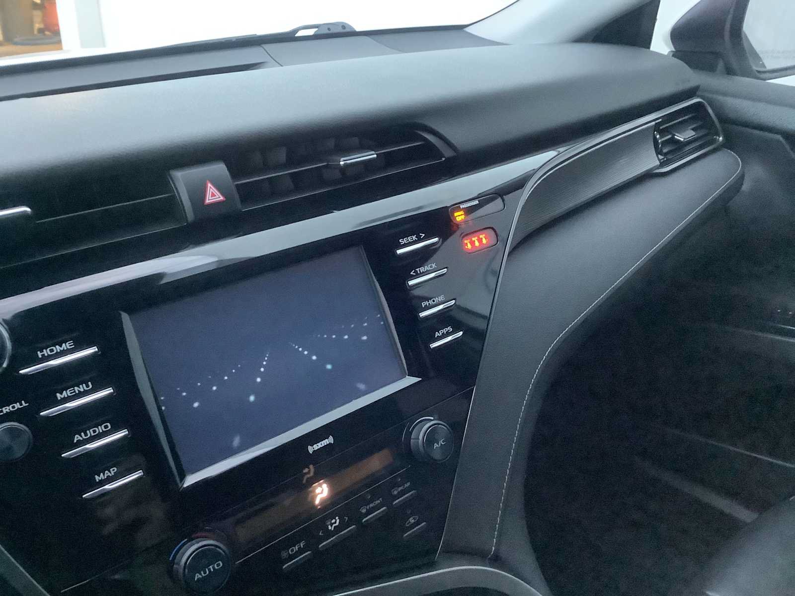 Used 2020 Toyota Camry SE w/ Carpet Mat Package FWD image 17