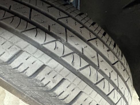 Used 2023 GMC Acadia SLE w/ Driver Convenience Package image 29