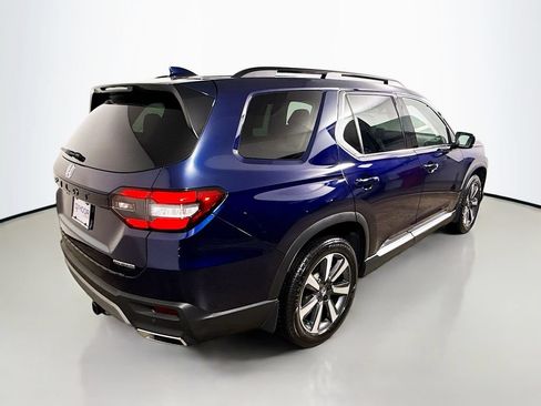 Used 2025 Honda Pilot Touring image 7