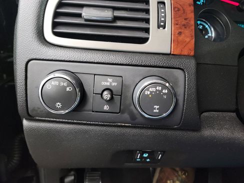 Used 2014 Chevrolet Suburban LTZ image 23