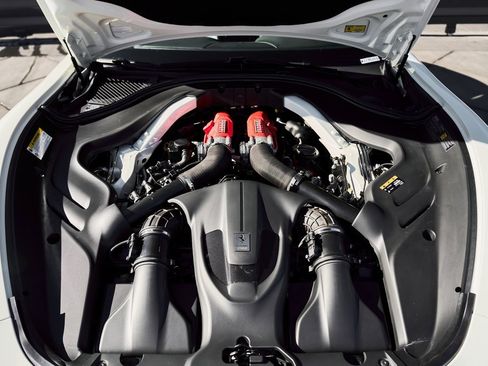 Used 2022 Ferrari Roma Base image 16