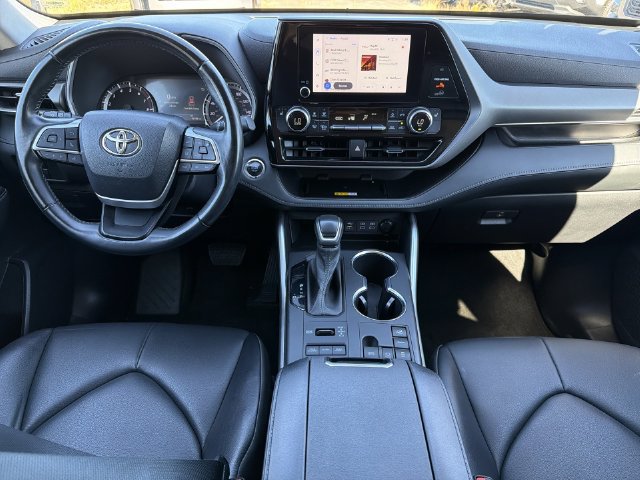 Used 2023 Toyota Highlander XLE AWD/4WD image 17