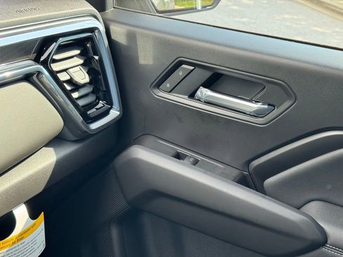 New 2026 GMC Canyon Elevation w/ Convenience Package image 32