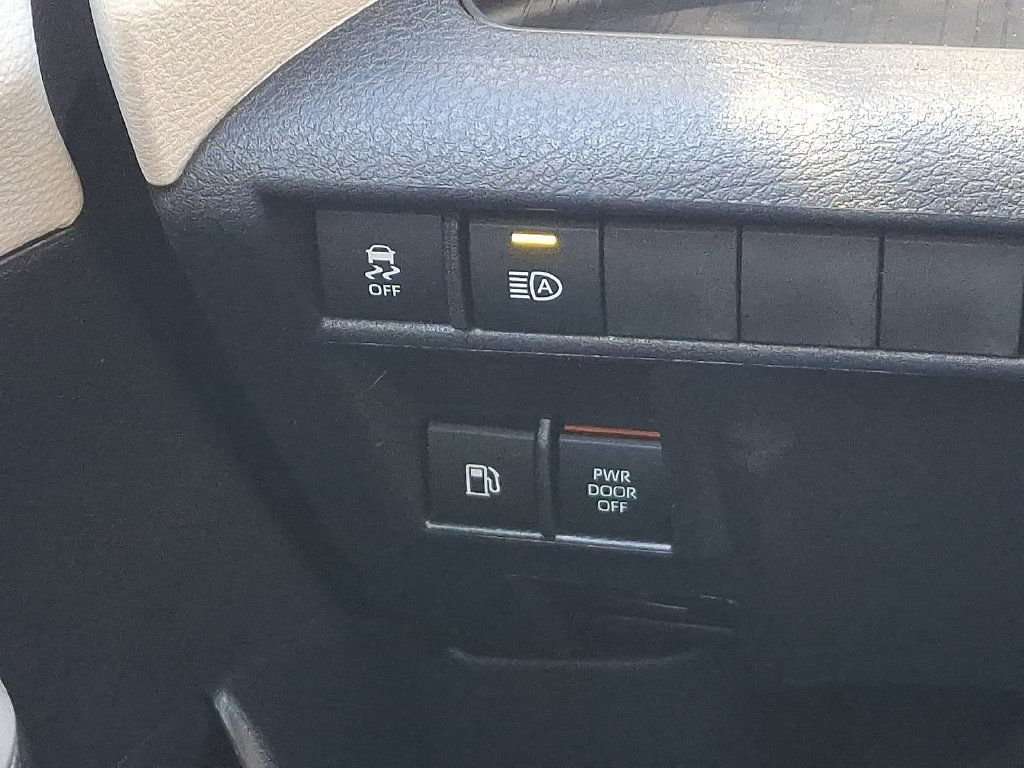 Used 2026 Toyota Sienna Limited FWD image 27