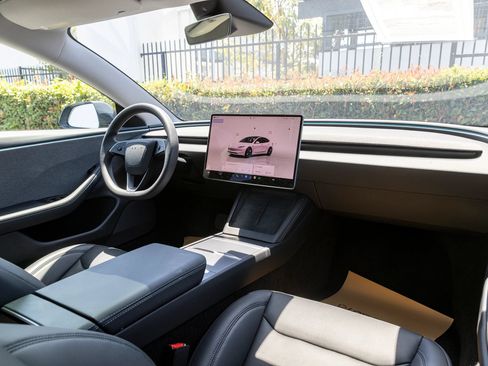 Used 2025 Tesla Model 3 Long Range RWD image 25