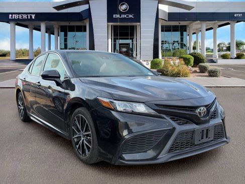 Used 2021 Toyota Camry SE FWD image 2
