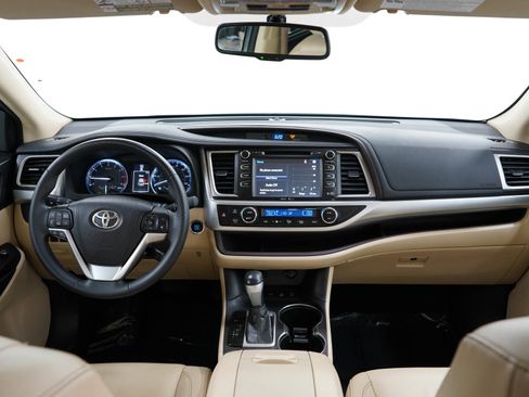 Used 2015 Toyota Highlander XLE AWD/4WD image 13