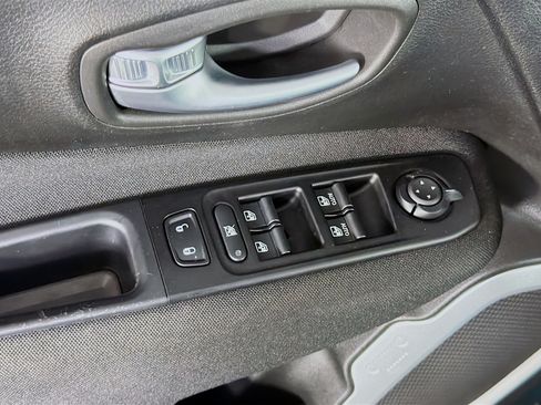 Used 2020 Jeep Renegade Latitude FWD image 15