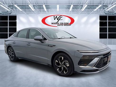 Used 2024 Hyundai Sonata SEL FWD image 2