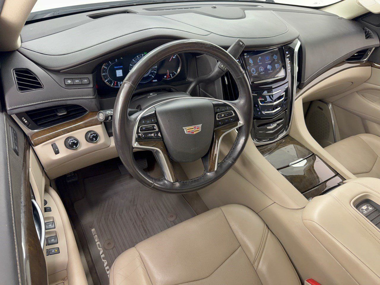 Used 2018 Cadillac Escalade Luxury AWD/4WD image 4