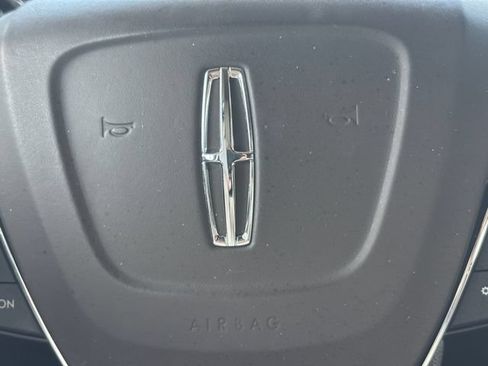 Used 2022 Lincoln Nautilus FWD w/ Premium Package image 13