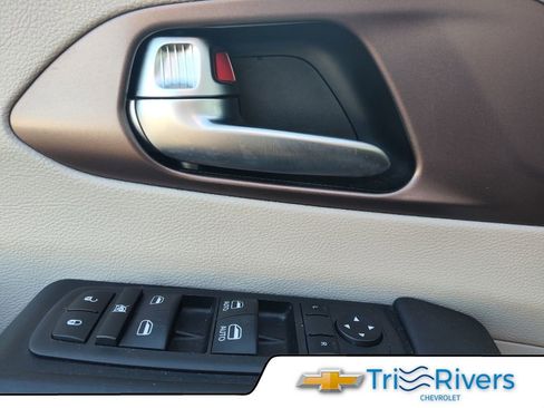 Used 2023 Chrysler Voyager LX FWD image 8