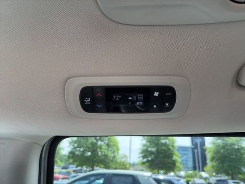 Used 2023 Chrysler Pacifica Touring-L FWD image 26