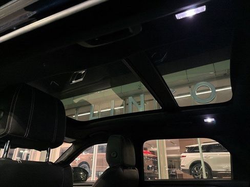 Used 2021 Land Rover Range Rover Velar R-Dynamic S image 15