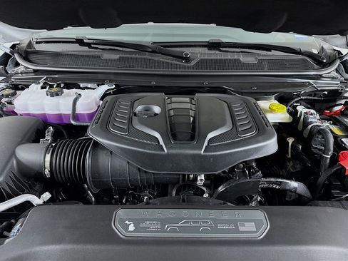 New 2025 Jeep Wagoneer L Series II image 34