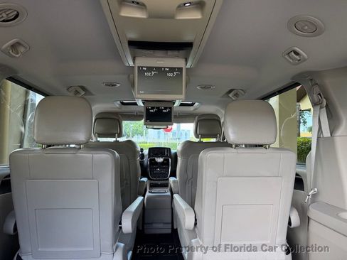 Used 2013 Chrysler Town & Country Limited w/ Luxury Group FWD image 89