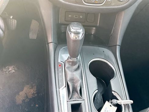 Used 2020 Chevrolet Equinox LT FWD image 17