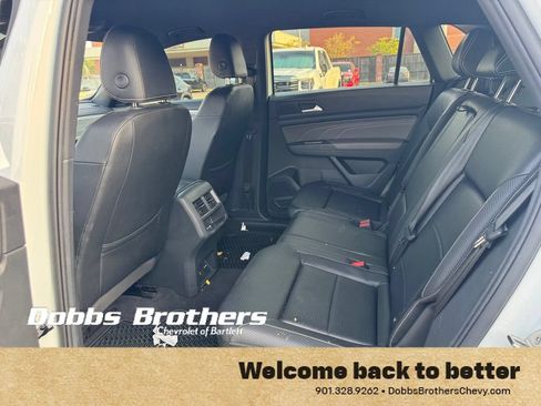 Used 2023 Volkswagen Atlas Cross Sport SE w/ Black Wheel Package FWD image 16