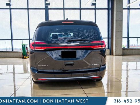 Used 2023 Chrysler Pacifica Limited image 31
