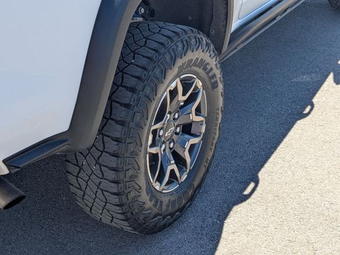 Certified 2024 Chevrolet Colorado ZR2 w/ ZR2 Convenience Package III AWD/4WD image 13