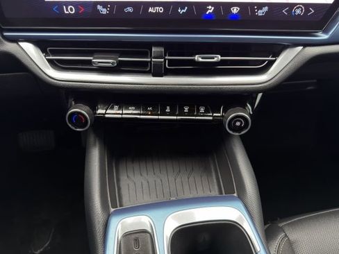 Used 2024 Chevrolet Equinox EV LT FWD image 21