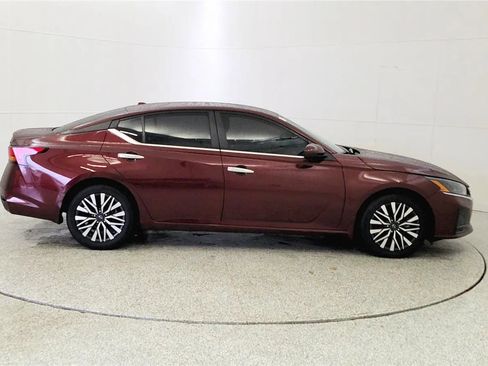 Used 2023 Nissan Altima 2.5 SV image 8