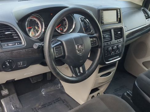 Used 2018 Dodge Grand Caravan SE image 10