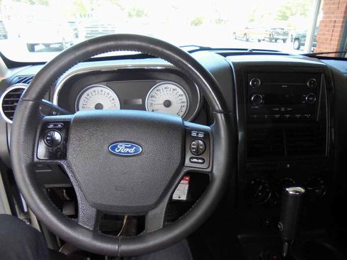 Used 2010 Ford Explorer Sport Trac XLT RWD image 6