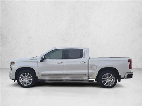Used 2022 Chevrolet Silverado 1500 High Country w/ High Country Premium Package AWD/4WD image 9