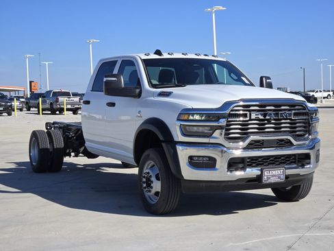 New 2026 RAM 5500 Tradesman w/ Chrome Appearance Group AWD/4WD image 3