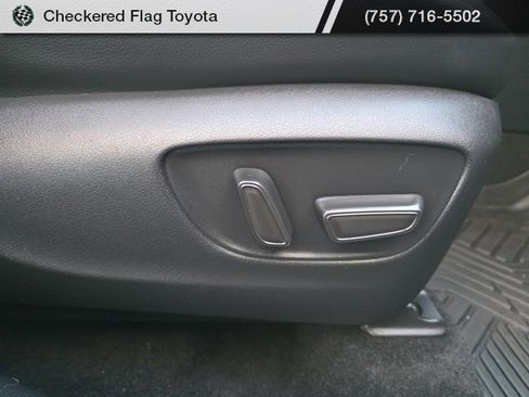 Used 2023 Toyota Highlander XLE image 46