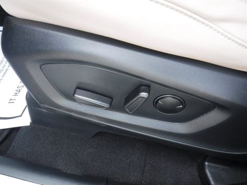 Used 2023 Ford Explorer Limited image 13