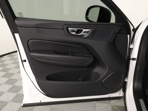 Certified 2024 Volvo XC60 B5 Core AWD/4WD image 17