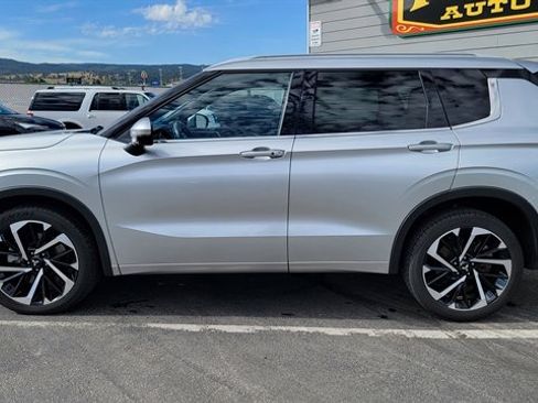 Used 2022 Mitsubishi Outlander SEL image 9