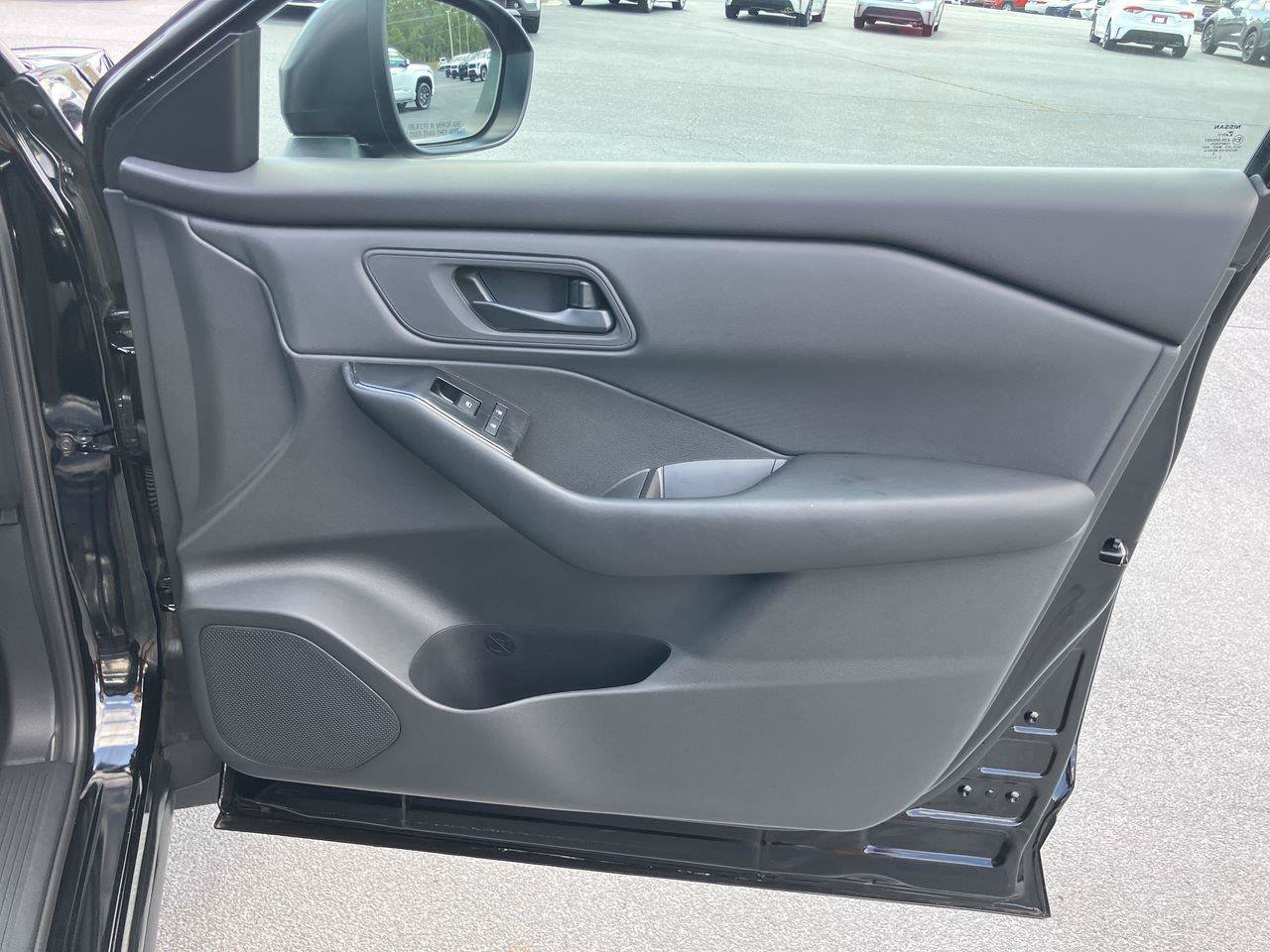 Used 2026 Nissan Rogue S FWD image 31