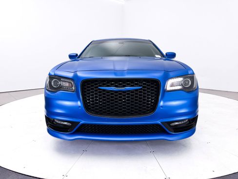 Used 2018 Chrysler 300 S w/ 300S Premium Group image 14