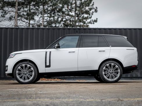 New 2025 Land Rover Range Rover SE image 3