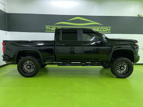 Used 2022 Chevrolet Silverado 2500 Custom w/ Custom Value Package AWD/4WD image 11