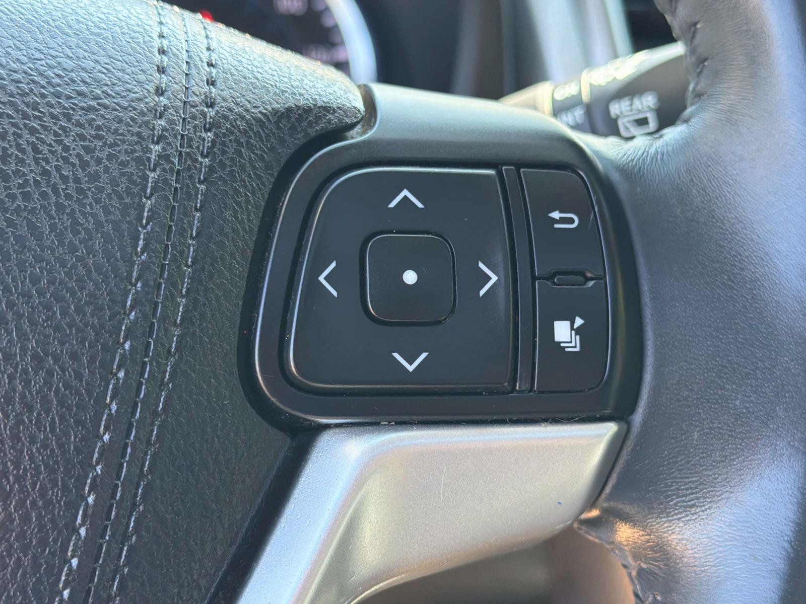 Used 2016 Toyota Highlander XLE AWD/4WD image 37