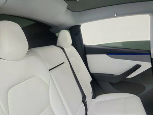 Used 2026 Tesla Model Y AWD image 25