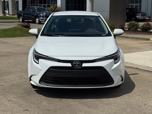 Used 2026 Toyota Corolla LE image 3