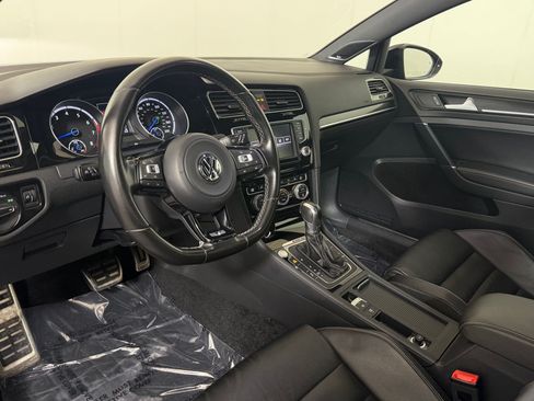 Used 2017 Volkswagen Golf R 4-Door AWD/4WD image 4