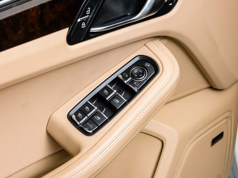 Used 2024 Porsche Macan image 45