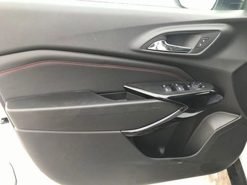 Certified 2025 Chevrolet Trax RS w/ Sunroof Package image 16