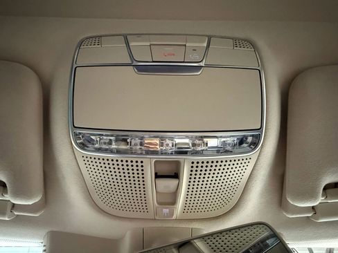 Used 2019 Mercedes-Benz S 560 Sedan image 35